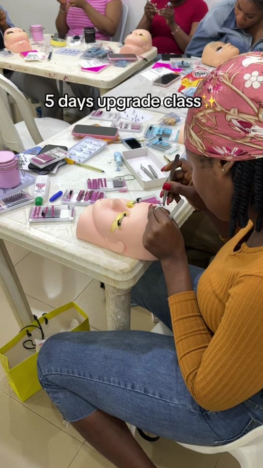 Post 7 by BRISTOL LASH & BROW ARTIST🇬🇧 on TikTok (video)