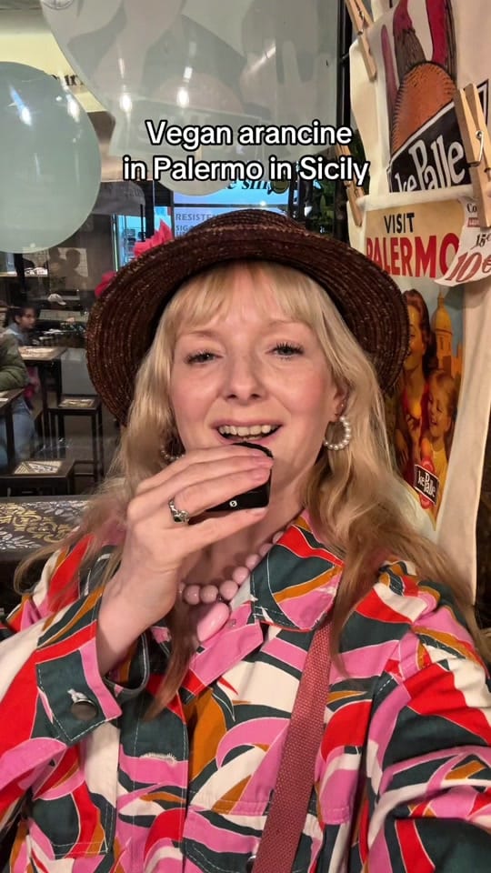 Post 3 by Klara McDonnell on TikTok (video)