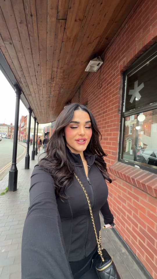 Post 4 by Helia on TikTok (video)