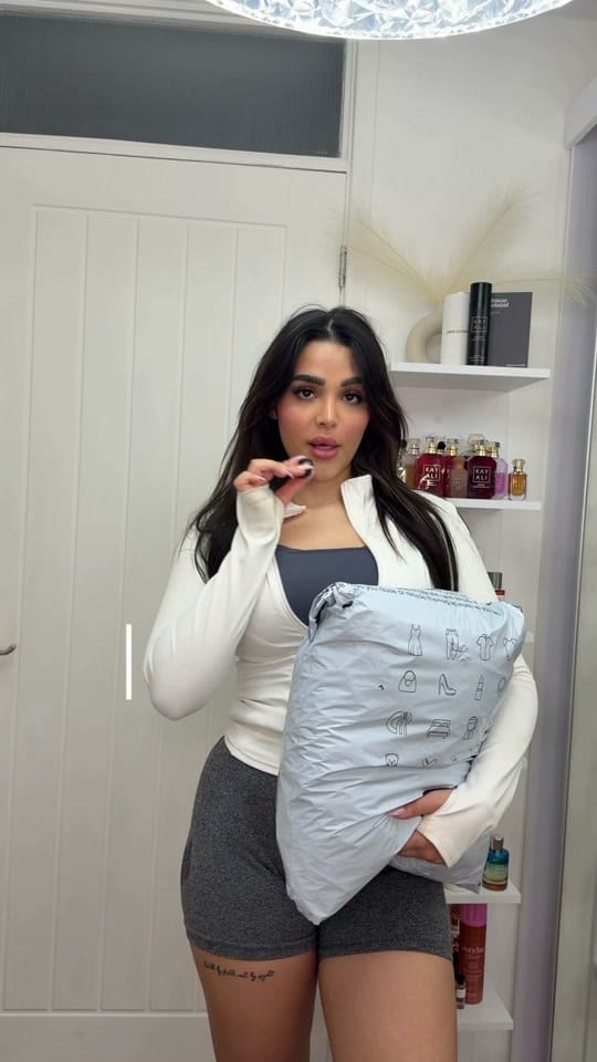 Post 10 by Helia on TikTok (video)