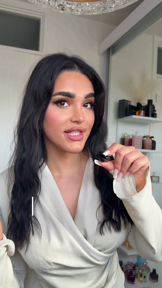 Post 2 by Helia on TikTok (video)