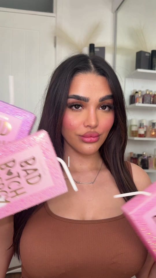 Post 5 by Helia on TikTok (video)
