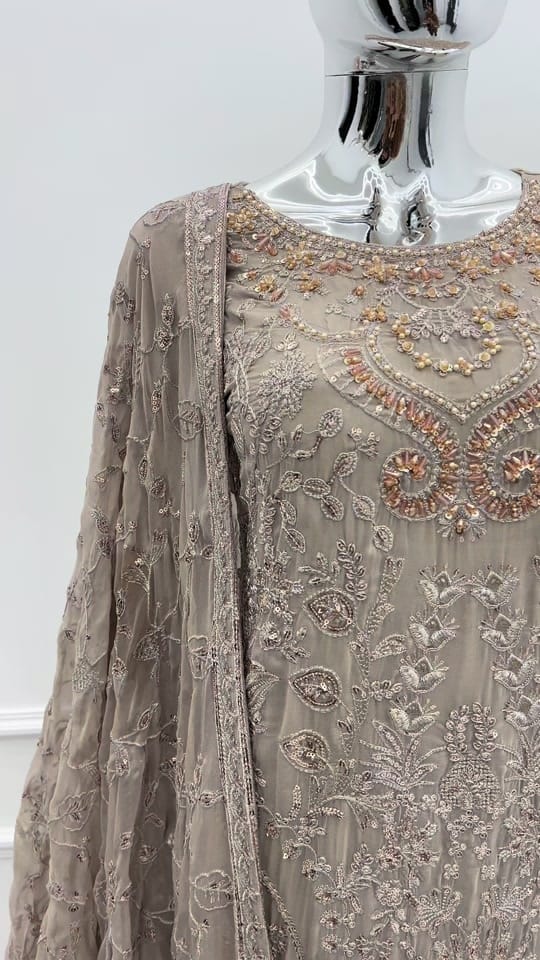 Post 2 by SajhDajh | Pakistani Outfits on TikTok (video)
