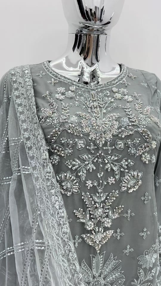 Post 5 by SajhDajh | Pakistani Outfits on TikTok (video)