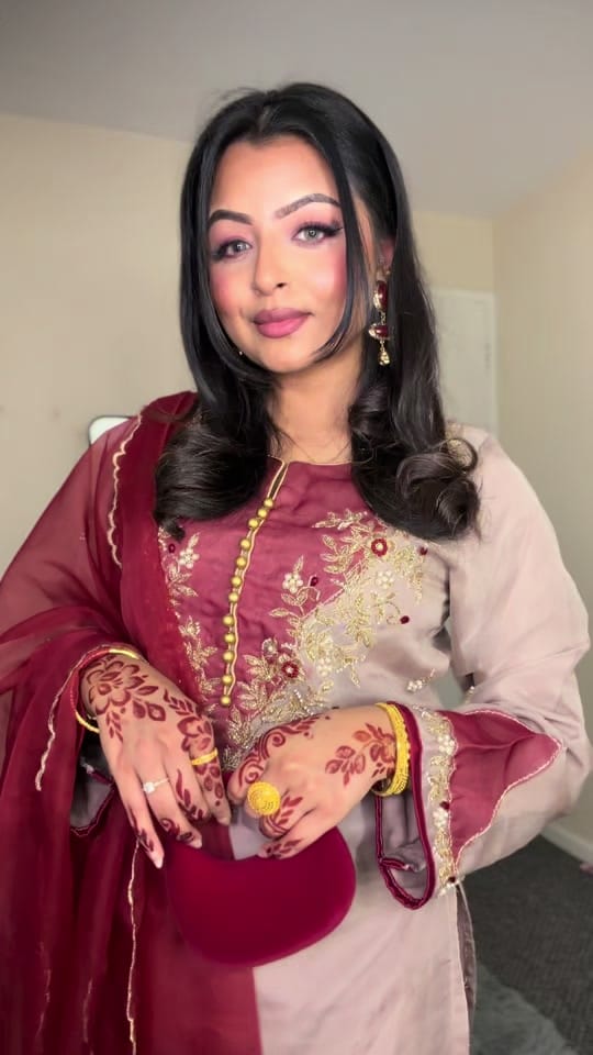 Post 1 by MINA | Content Creator on TikTok (video)