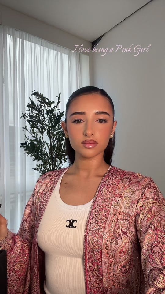 Post 2 by Sanaathelabel on TikTok (video)