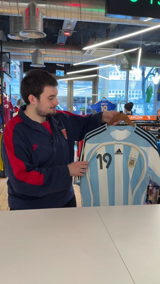 Post 6 by classicfootballshirtsldn on TikTok (video)