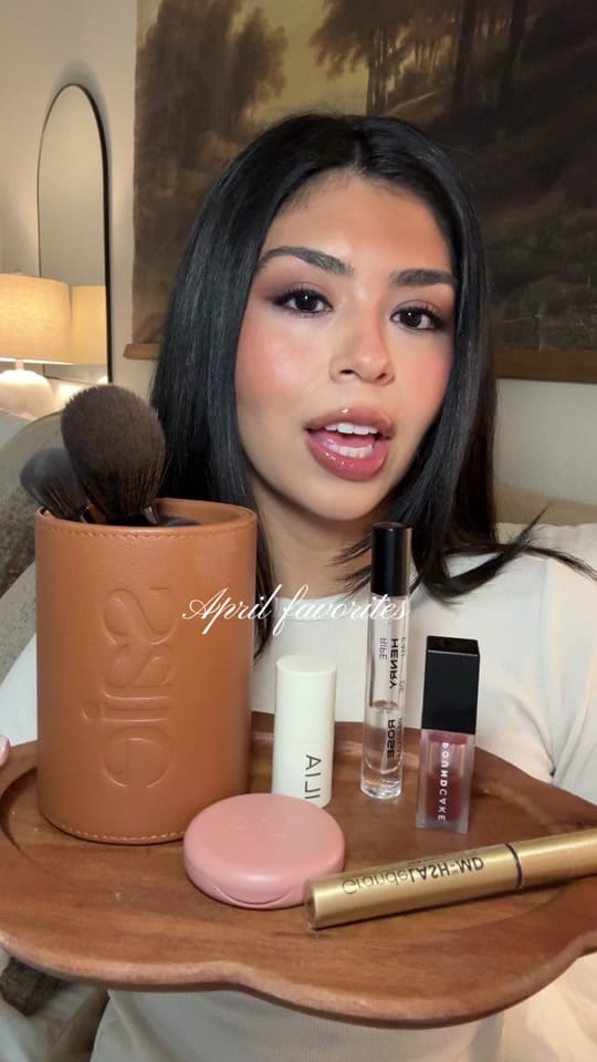 Post 6 by Karla Sibirian on TikTok (video)