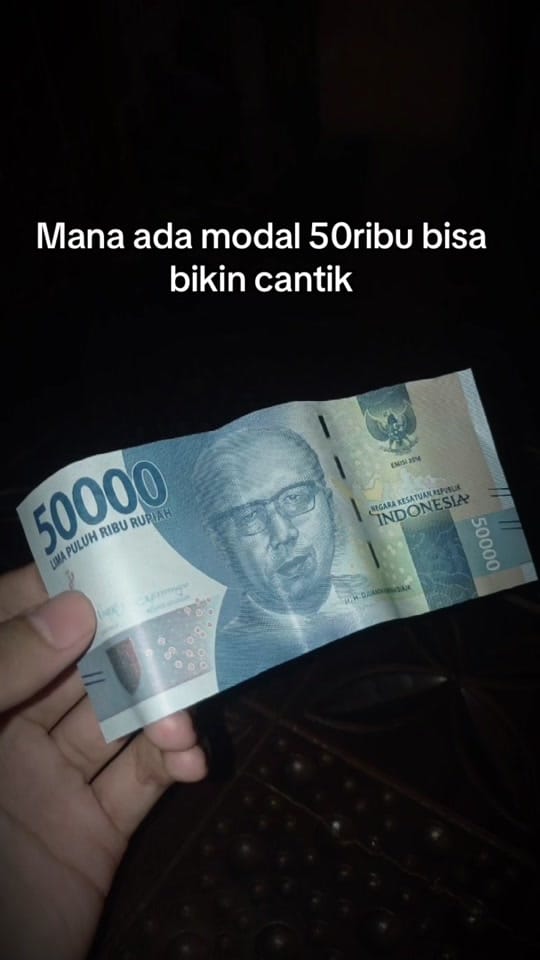 Post 1 by Grosir make up on TikTok (video)