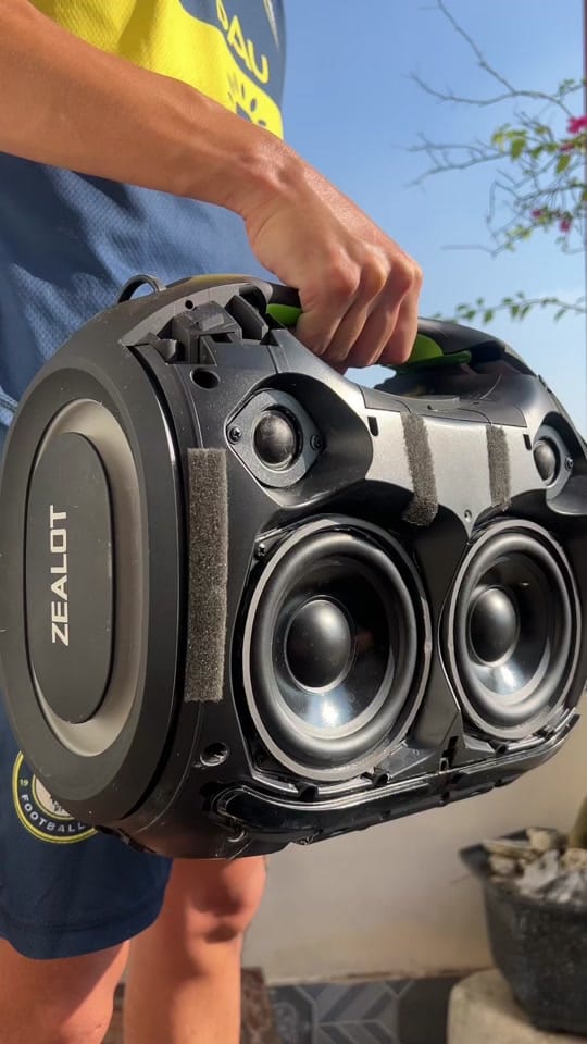 Post 9 by Techzozo us on TikTok (video)