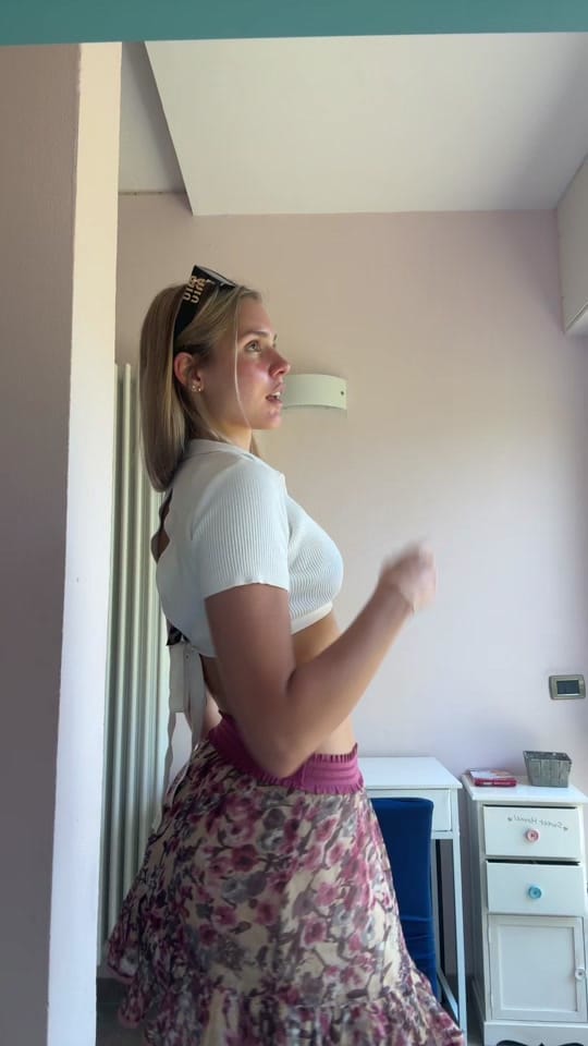 Post 6 by Emma Lomurno on TikTok (video)