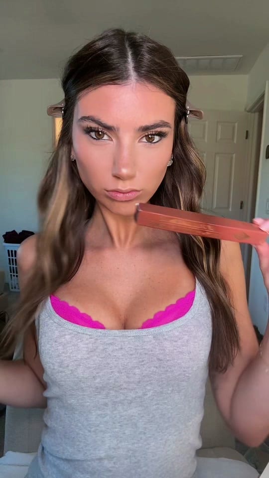 Post 8 by Mel on TikTok (video)
