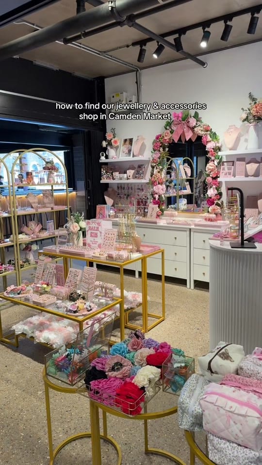 Post 10 by Lyna London Shop on TikTok (video)