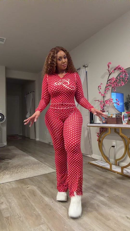 Post 6 by ChryssyVsDream on TikTok (video)