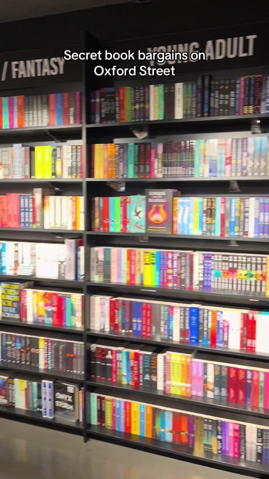 Post 10 by 📚Carly reads before bed 📚😴 on TikTok (video)