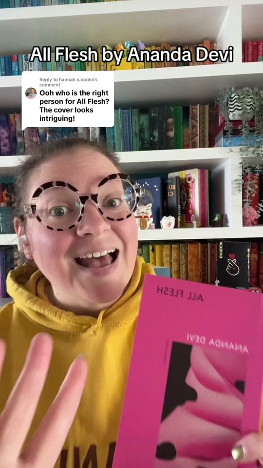 Post 5 by 📚Carly reads before bed 📚😴 on TikTok (video)