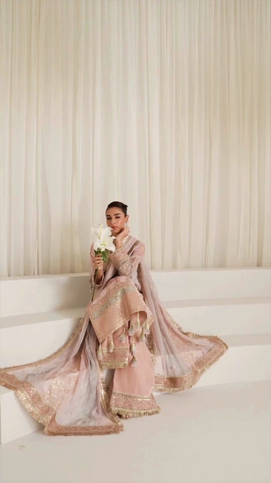 Post 7 by Jaan London on TikTok (video)