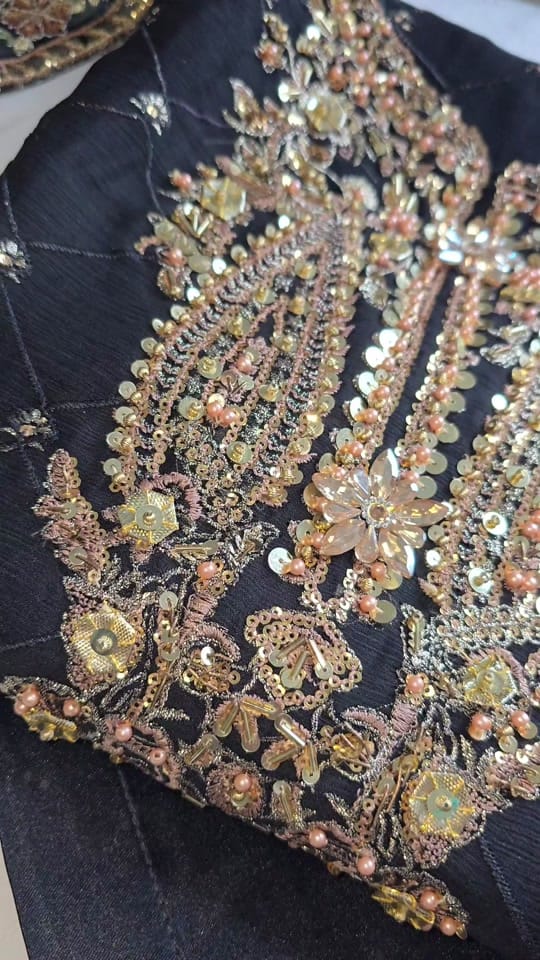 Post 2 by Amina Fashion on TikTok (video)