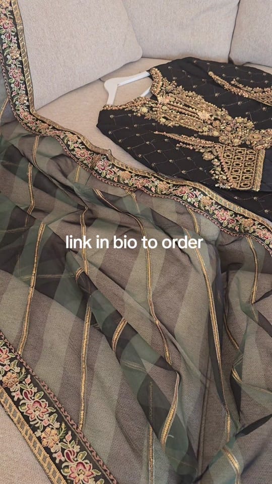 Post 3 by Amina Fashion on TikTok (video)