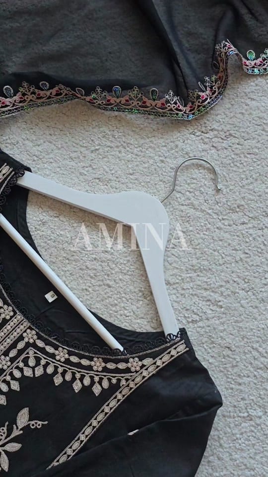 Post 1 by Amina Fashion on TikTok (video)