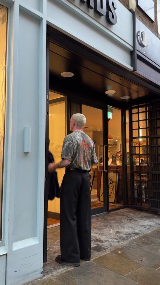 Post 1 by Vintage Threads LDN on TikTok (video)