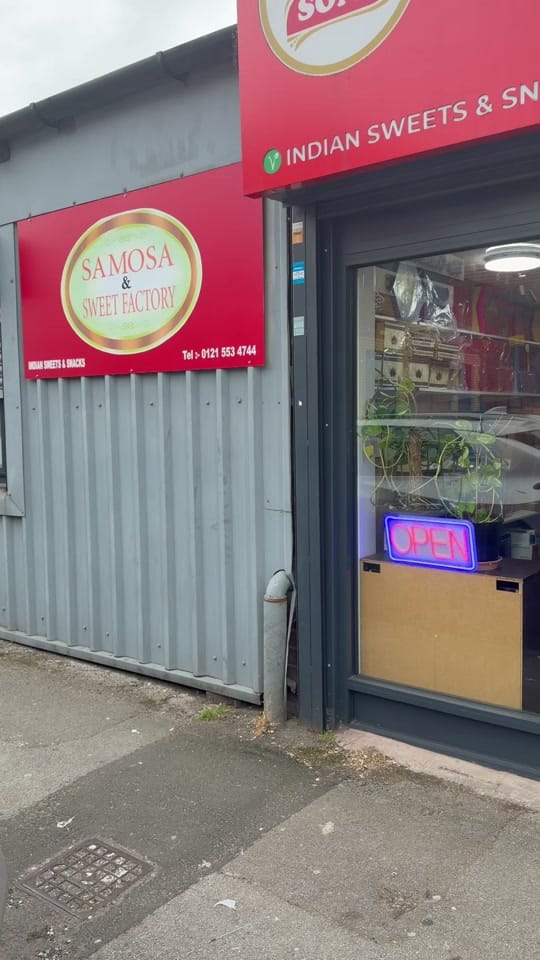 Post 1 by Samosa and sweet factory🇬🇧 on TikTok (video)