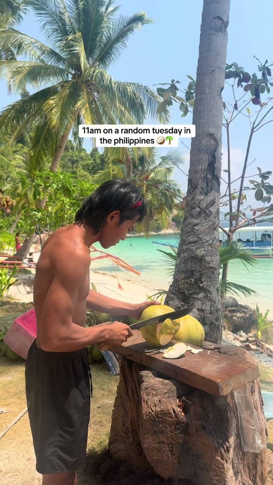 Post 3 by Lucia Paps 💘🫧 on TikTok (video)