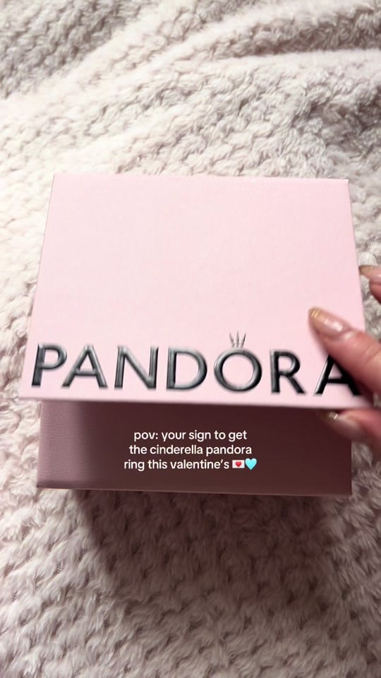 Post 9 by Lucia Paps 💘🫧 on TikTok (video)