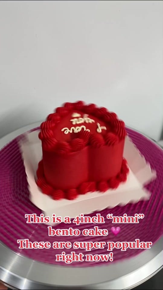 Post 10 by Saida | Cake artist on TikTok (video)