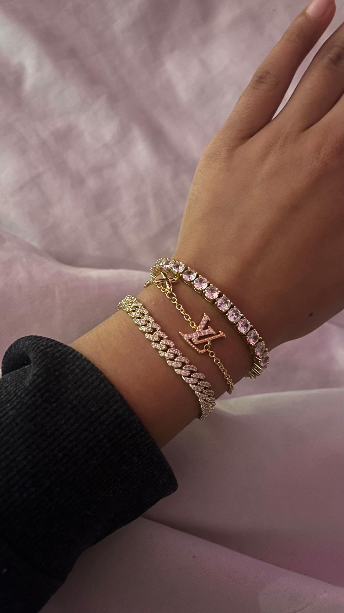 Post 8 by Nira London 🖤 on TikTok (video)