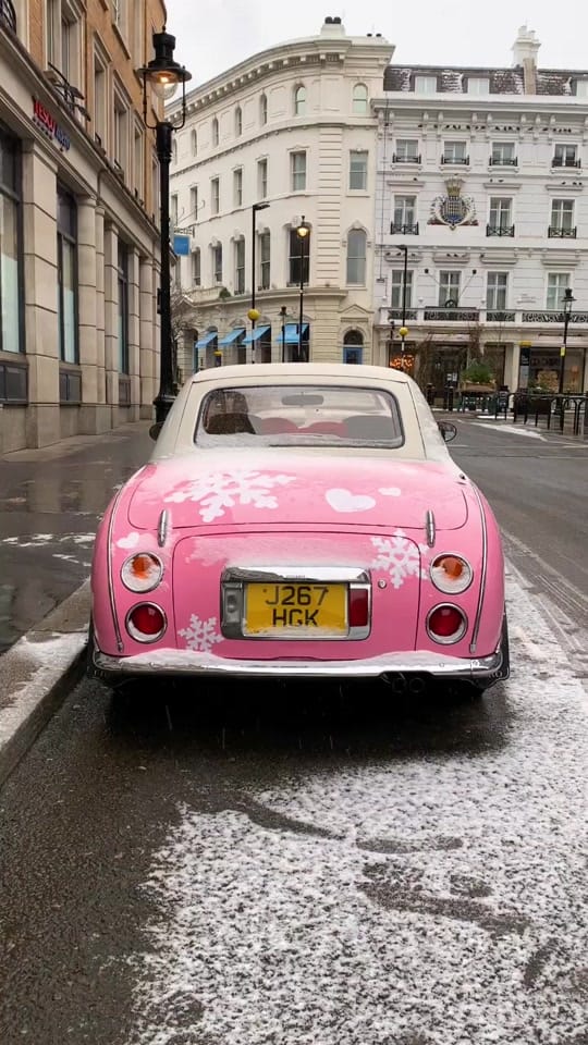 Post 9 by Lola le Pink Figaro on TikTok (video)