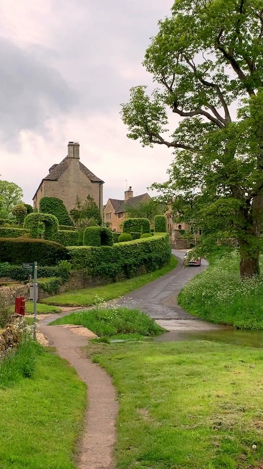 Post 4 by Lola le Pink Figaro on TikTok (video)