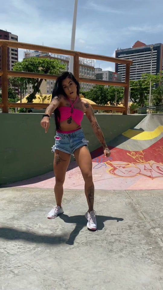 Post 7 by Bya Mello on TikTok (video)