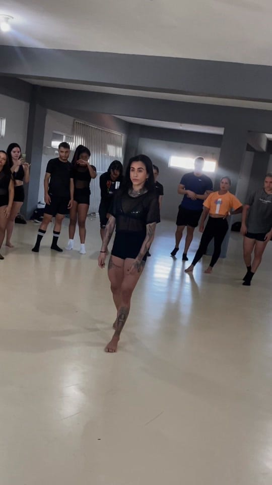Post 4 by Bya Mello on TikTok (video)