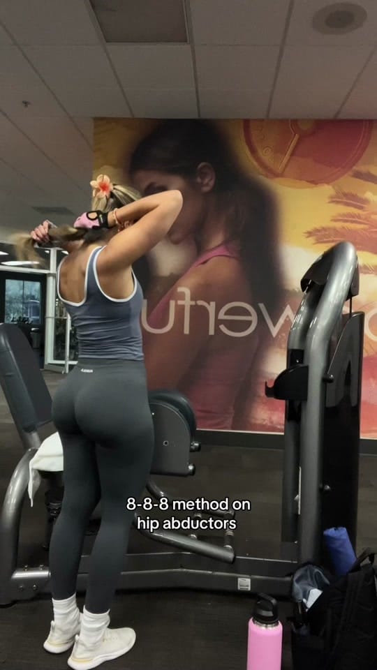 Post 10 by CLAUDIA ACANDA on TikTok (video)