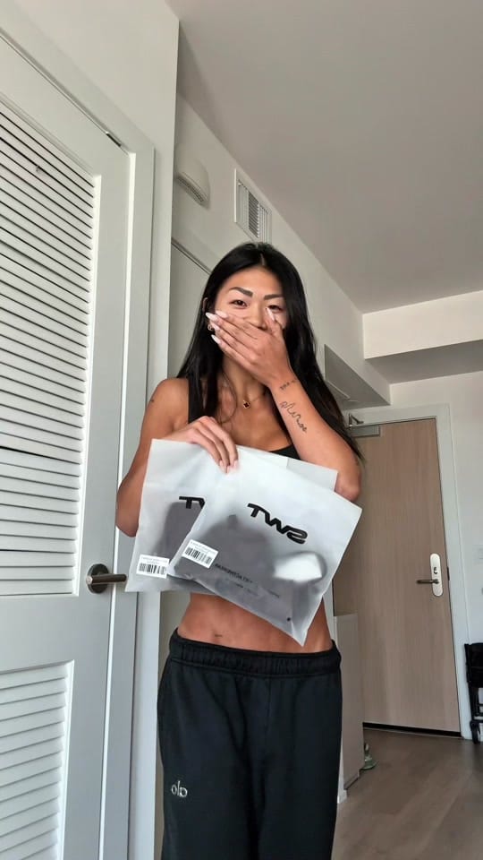 Post 2 by Lily Hirata on TikTok (video)
