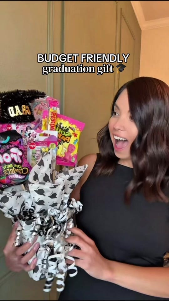 Post 4 by Vanessa on TikTok (video)
