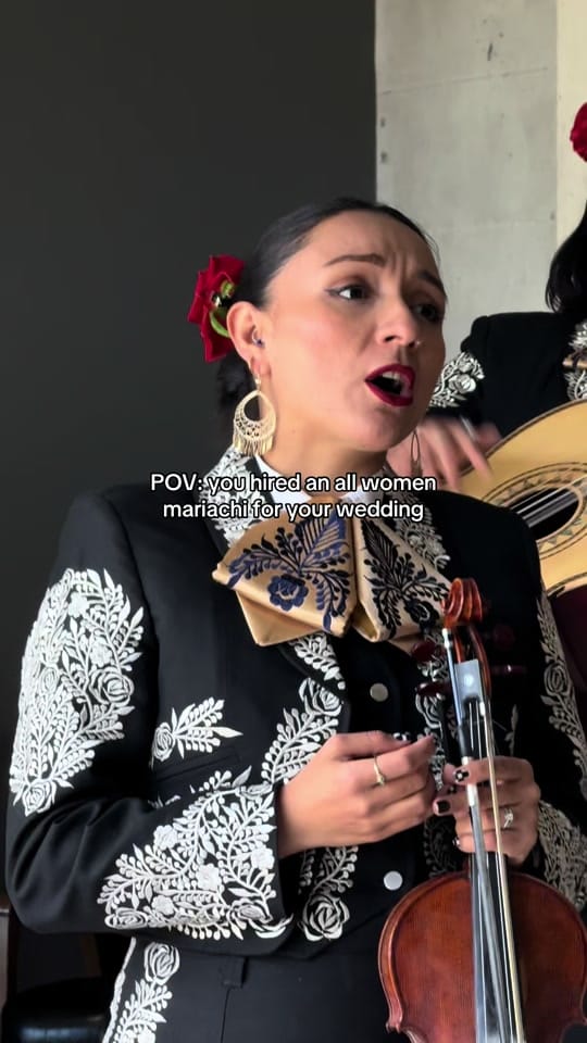 Post 4 by Jennise Burgos Photo + Content on TikTok (video)