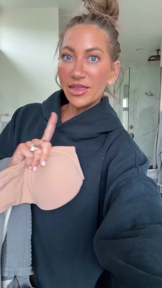 Post 5 by 40+ fashion on TikTok (video)