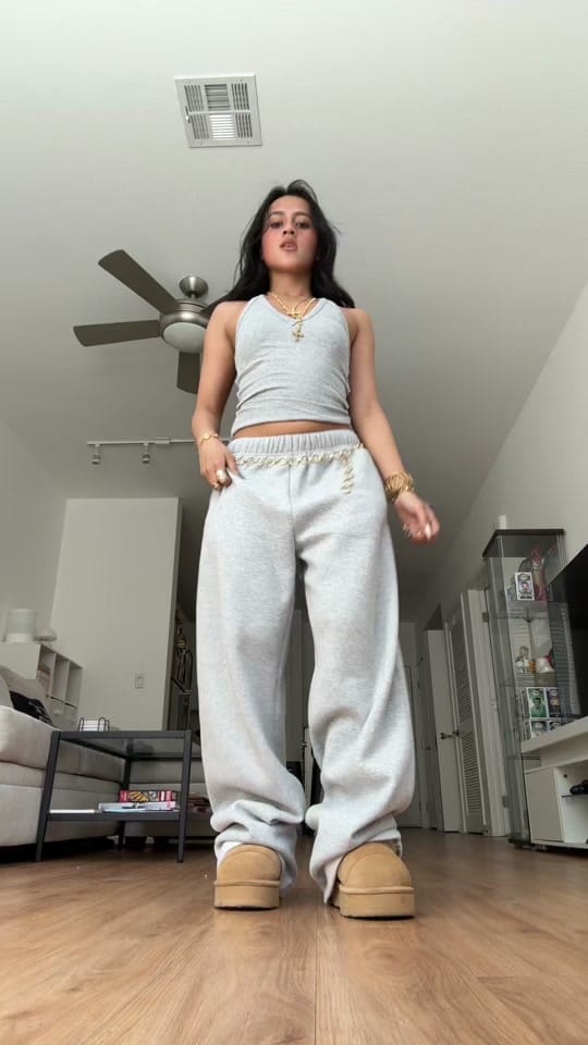 Post 8 by angelina 🩵 on TikTok (video)