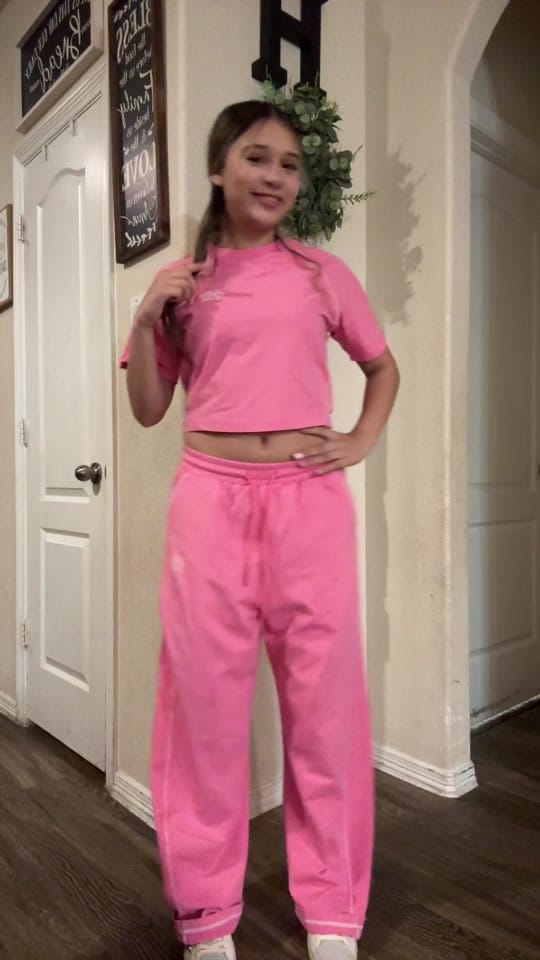 Post 5 by ℳ𝒶𝓀𝒶ℯ𝓁𝒶𝒽 on TikTok (video)