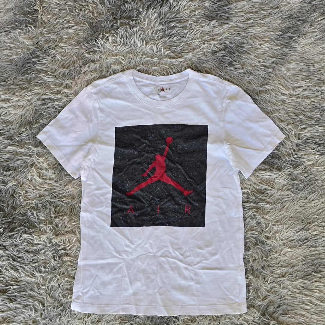 Post 2 by Mike's outlet on Instagram (carousel)