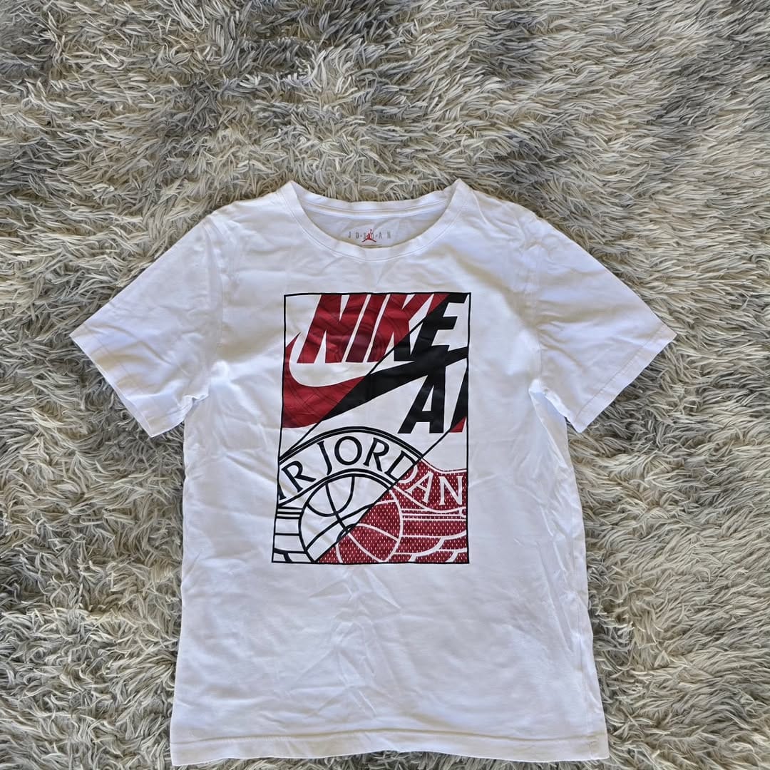Post 5 by Mike's outlet on Instagram (carousel)