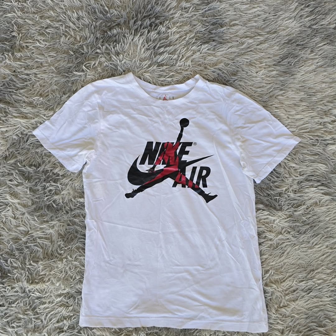 Post 10 by Mike's outlet on Instagram (carousel)