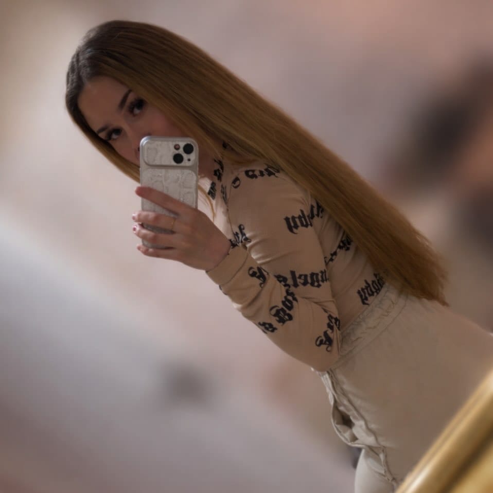 Post 4 by 🤍𝑺𝒂𝒏𝒅𝒓𝒂 𝑲𝒖𝒃𝒊𝒄𝒛🤍 on Instagram (image)