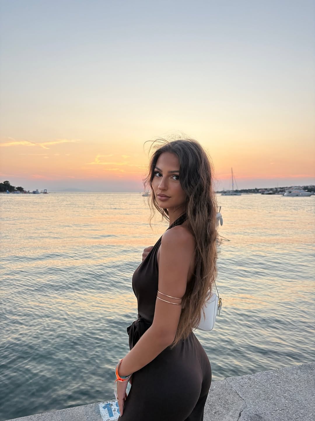 Post 9 by 𝑉𝑖𝑐𝑡𝑜𝑟𝑖𝑎 ✞ on Instagram (carousel)