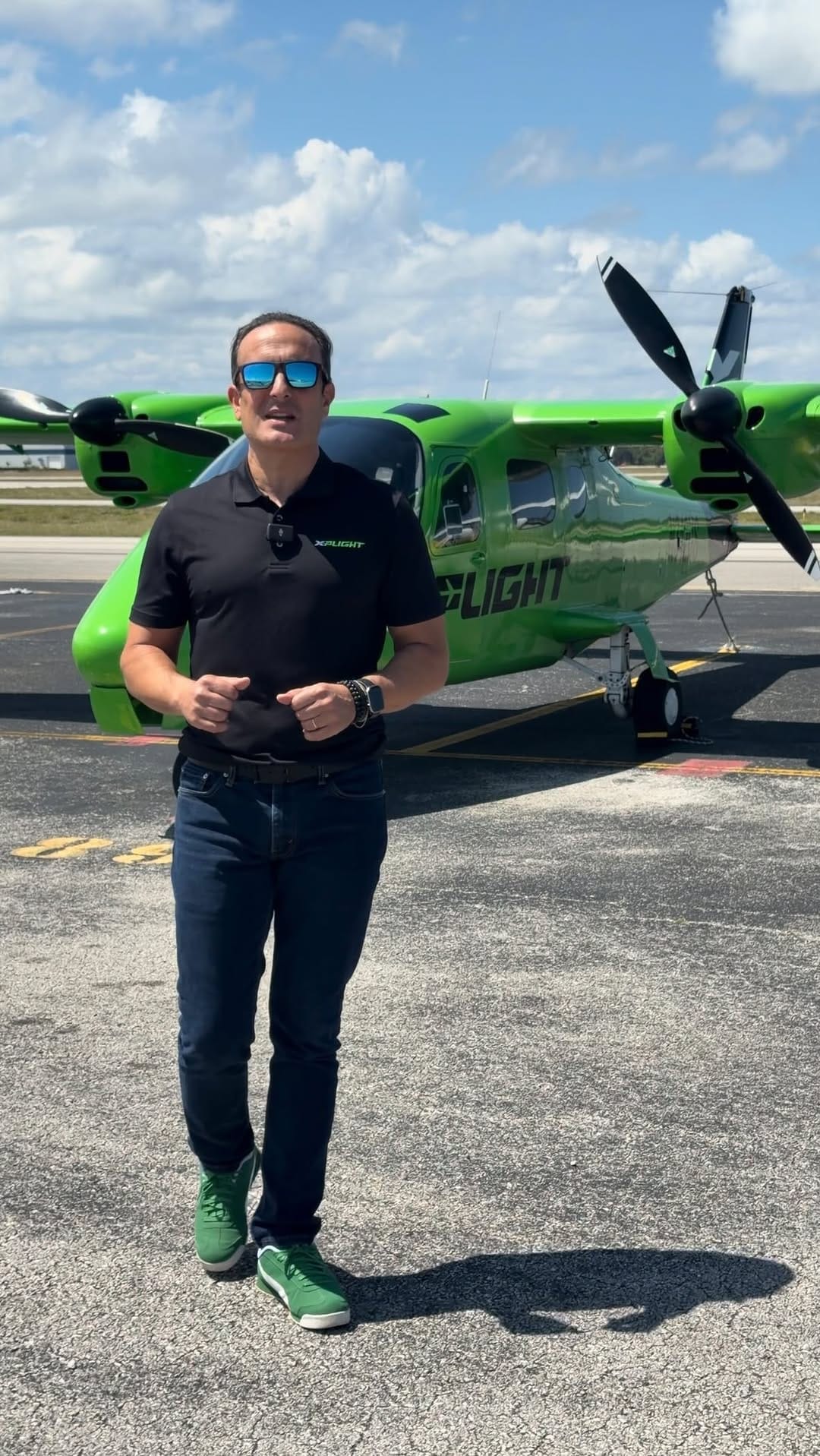 Post 3 by XFLIGHT - Academia aeronáutica on Instagram (video)