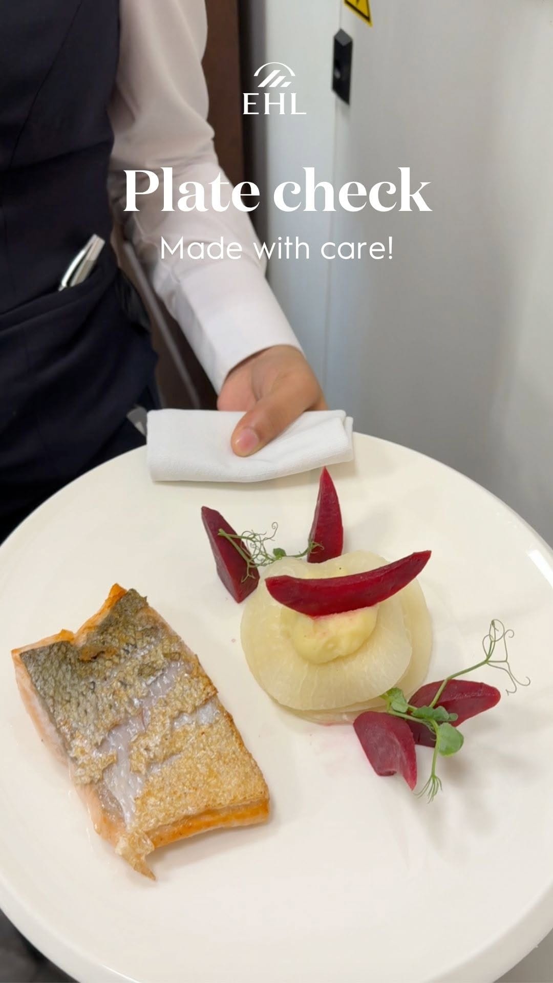 Post 8 by EHL Hotelfachschule Passugg on Instagram (video)