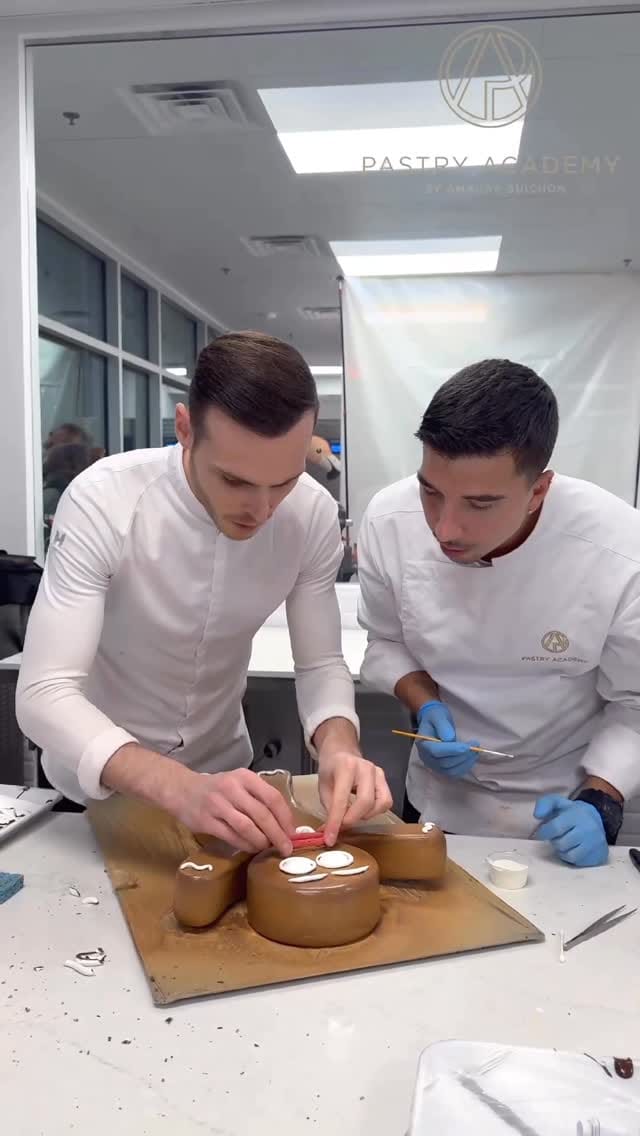 Post 4 by Pastry Academy on Instagram (video)