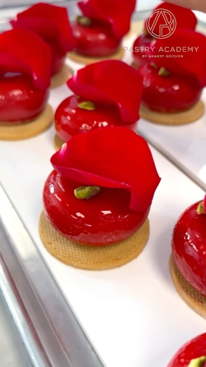 Post 5 by Pastry Academy on Instagram (video)